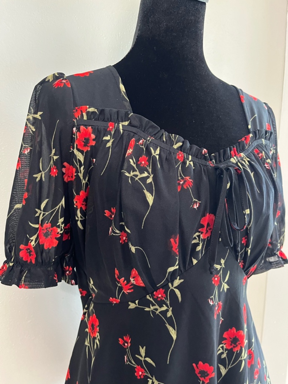 Black Floral Puff-Sleeve Babydoll Peasant‎ Blouse - Picture 2 of 6